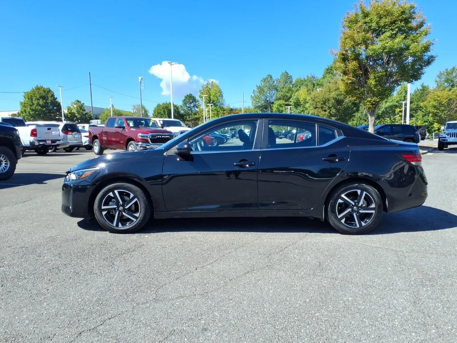 Used 2025  NISSAN SV image 3