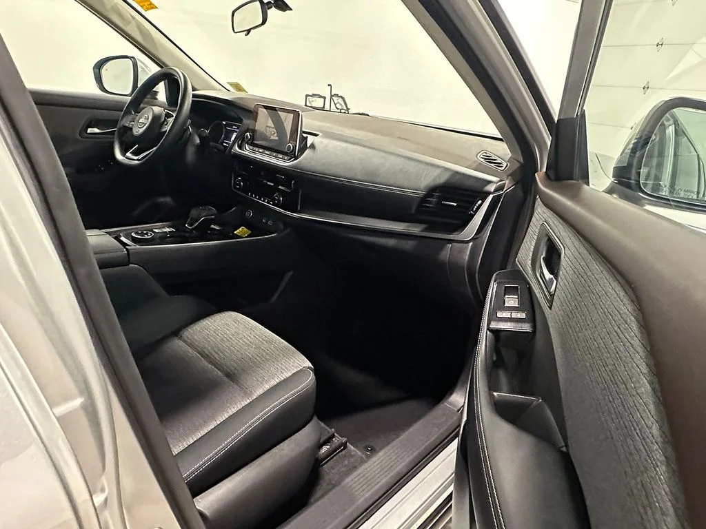 Used 2022 Silver Nissan SV image 26