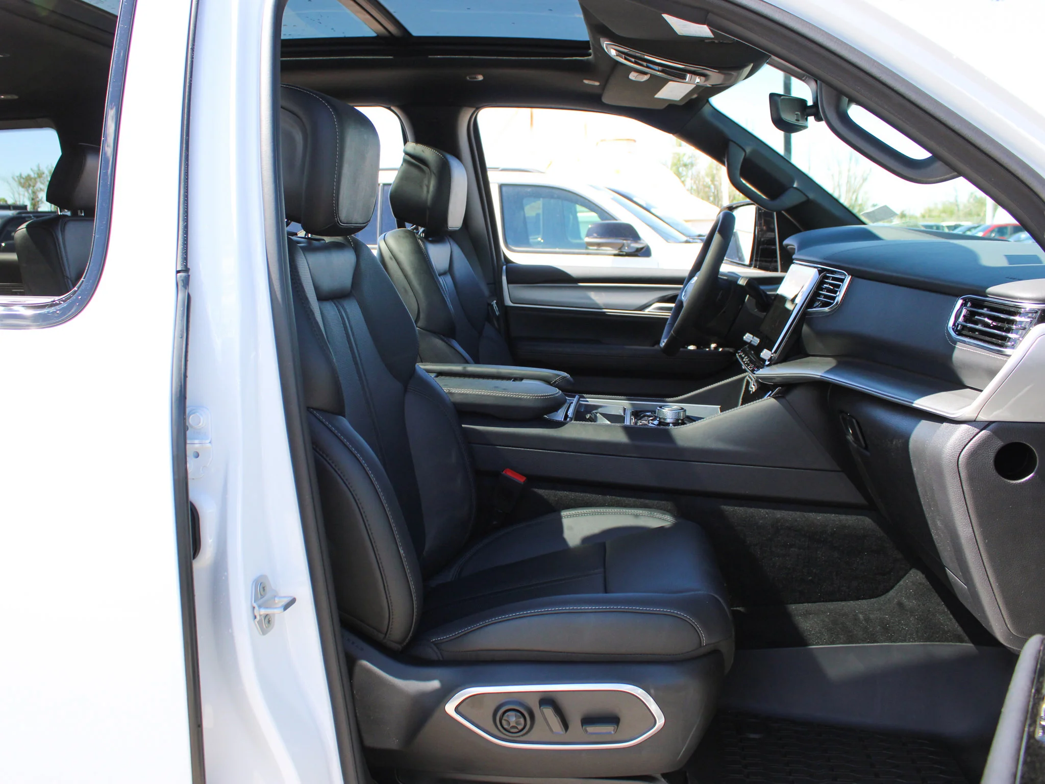 Used 2026 White Jeep Limited Reserve* image 14