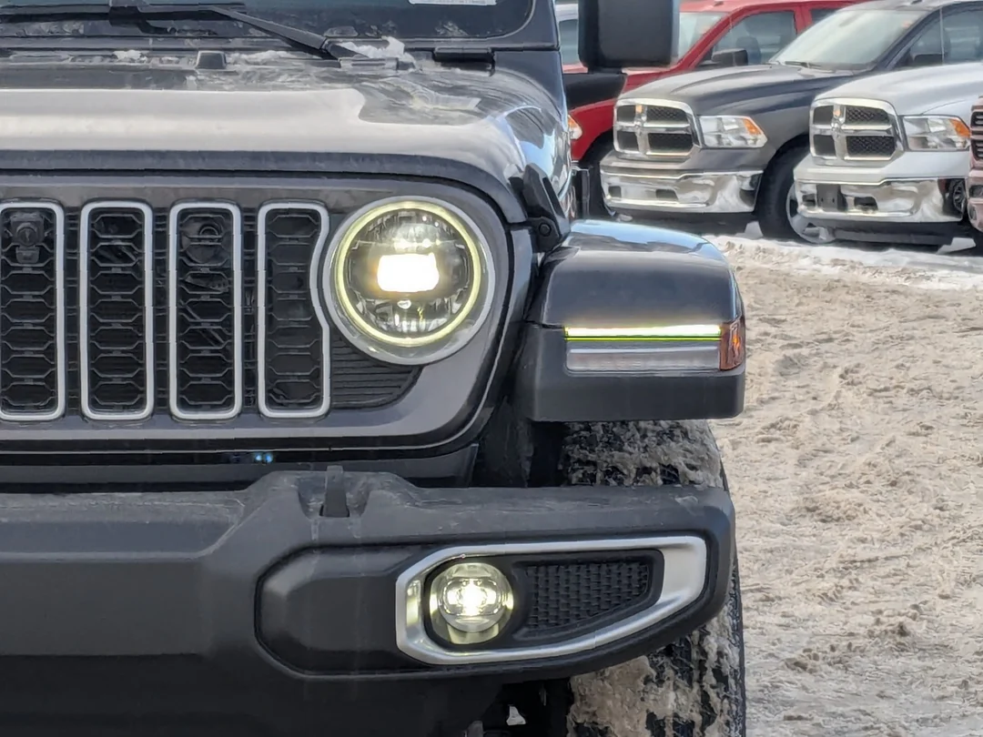 New 2026 Grey Jeep Sahara - - 4x4 - McKinley Leather - Body-Color Top - Alpine Audio - Remote Start & More! image 10