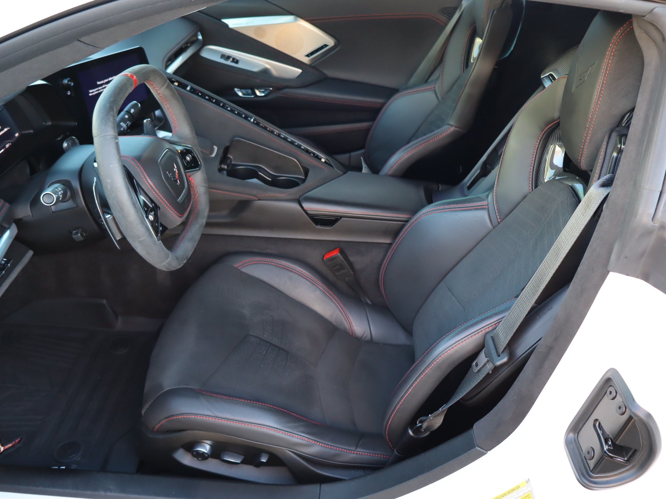 Used 2024 Arctic White Chevrolet 3LT image 13