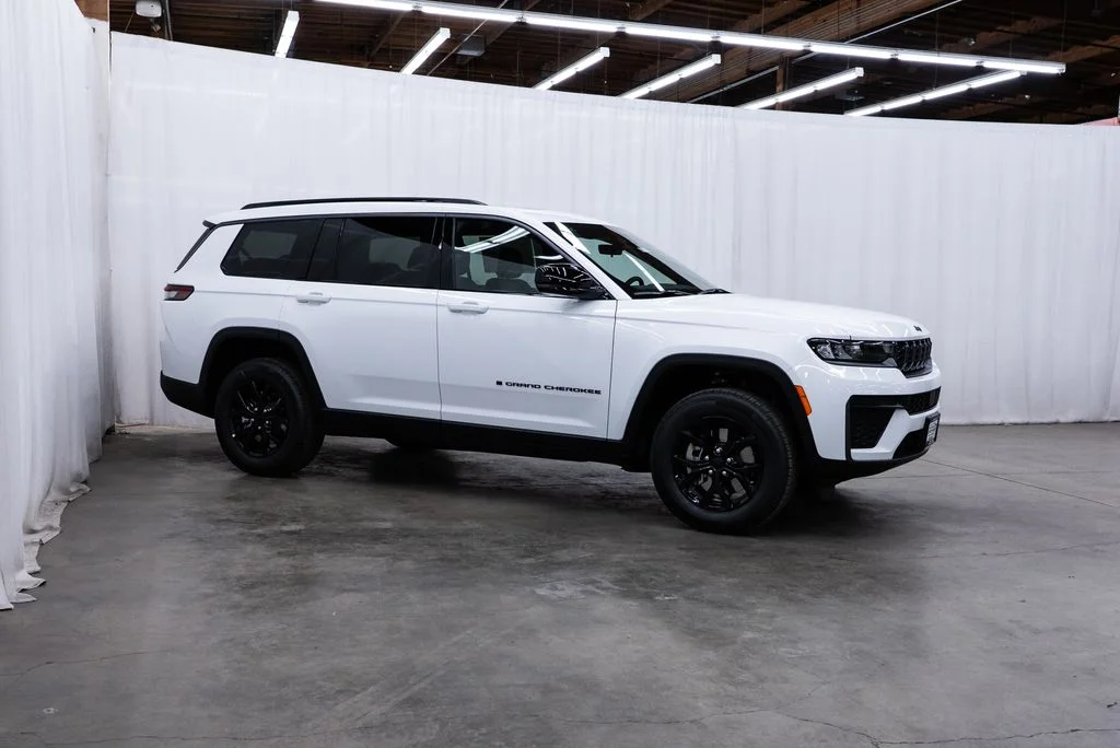 2026 Jeep Grand Cherokee L Laredo Altitude 4x4's photo
