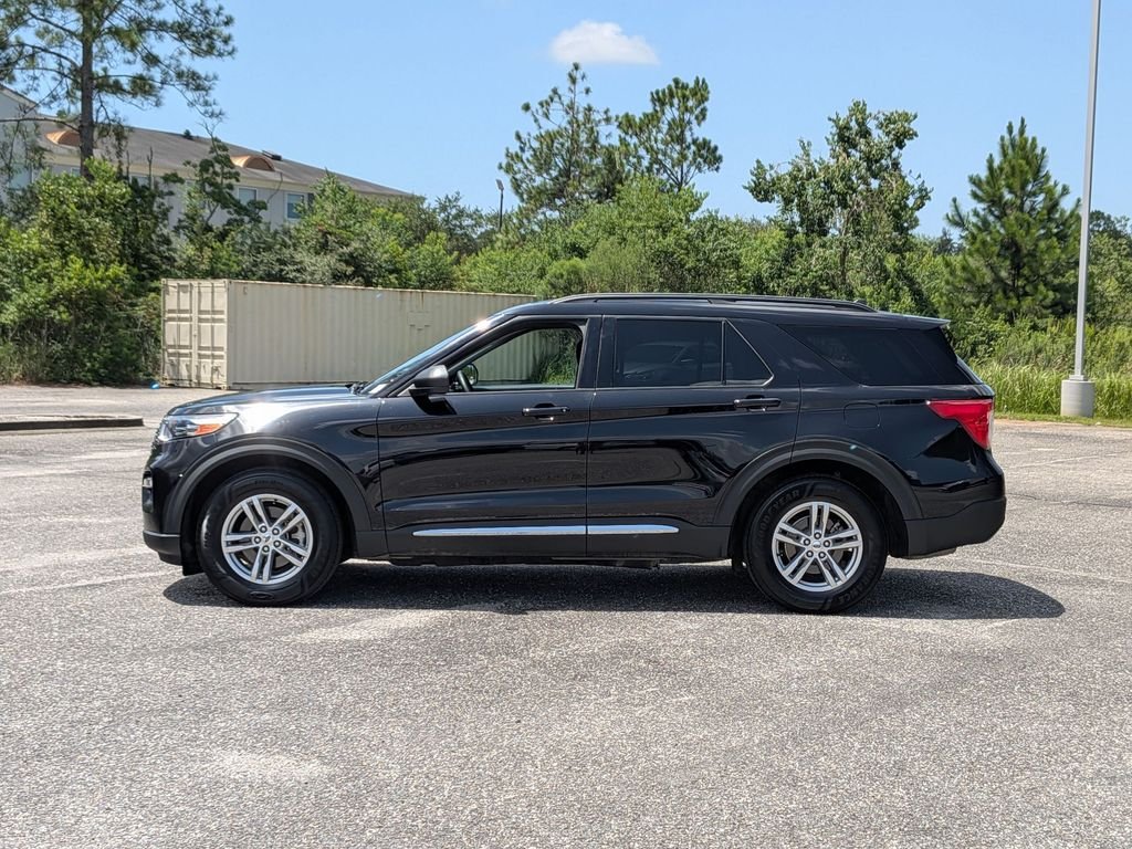 Used 2023 Black Ford XLT image 2