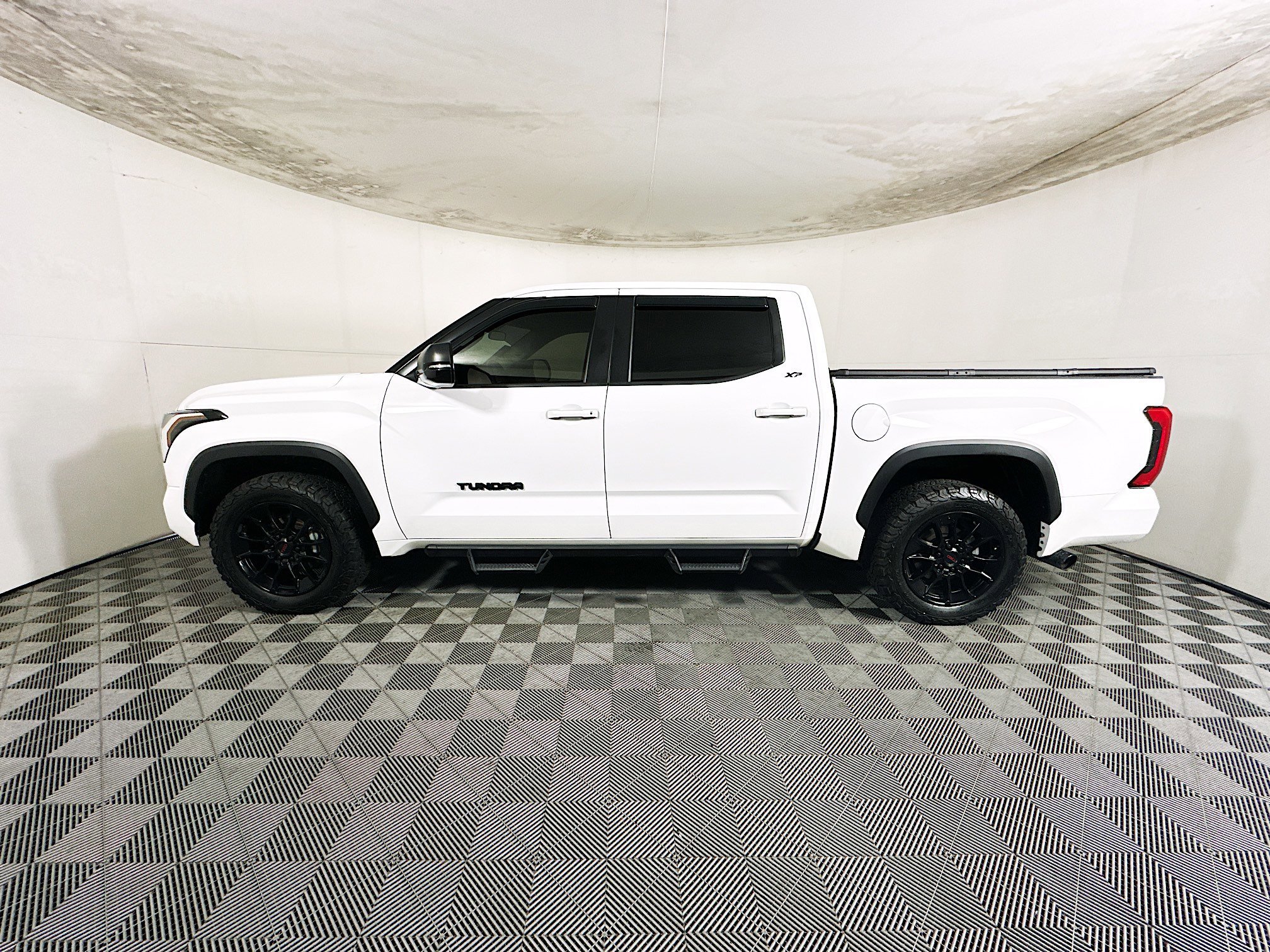 2024 Toyota Tundra thumbnail 8