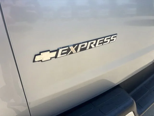 Used 2018 SILVER ICE METALLIC Chevrolet LT image 31