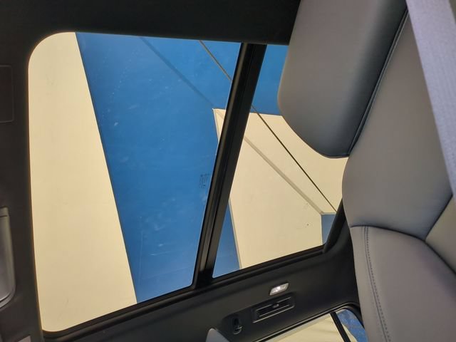 2026 Chevrolet Suburban Z71 - Photo 18