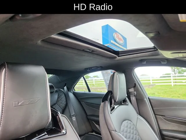 Used 2022 White Cadillac V-Series image 27