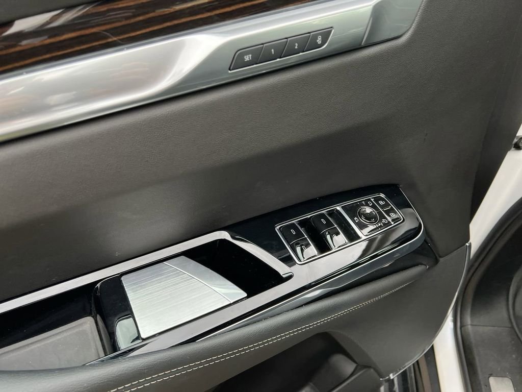 2025 Cadillac Escalade Premium Luxury - Photo 11