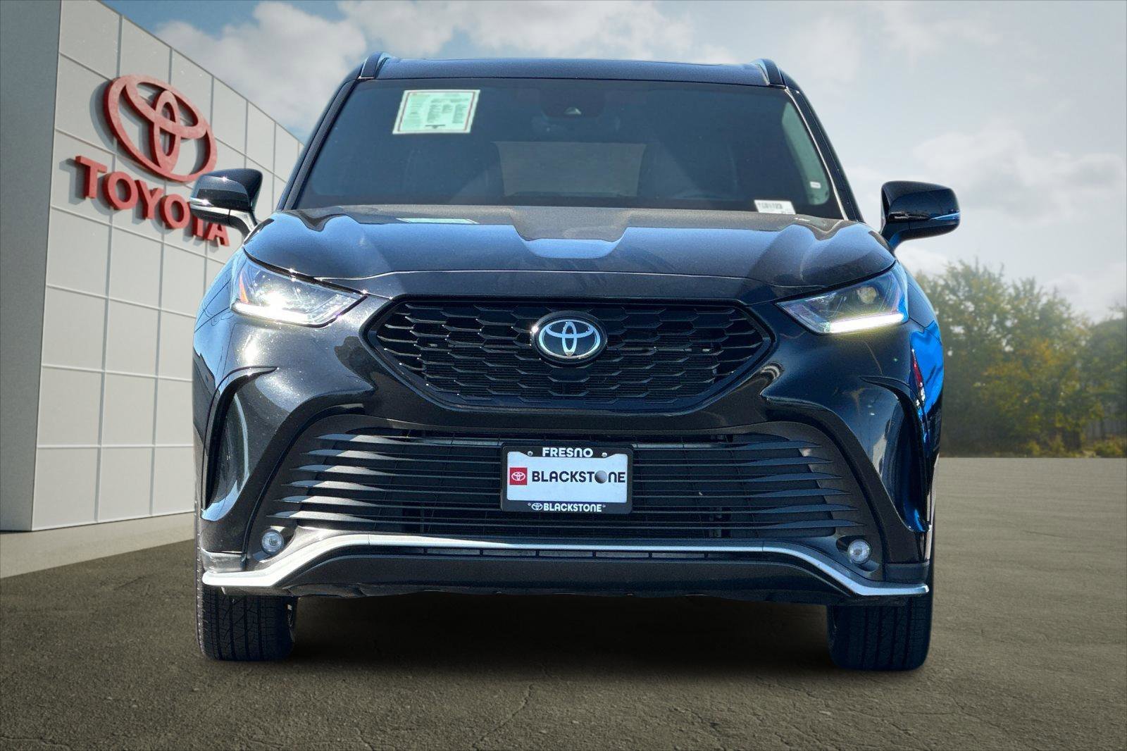 2025 Toyota Highlander LE - Photo 8