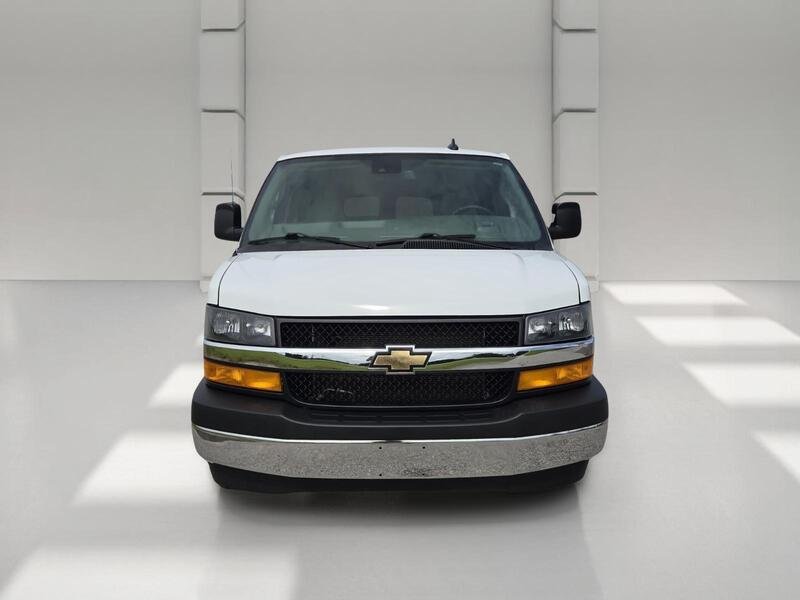 Used 2025 Summit White CHEVROLET RWD 3500 155" LT image 8