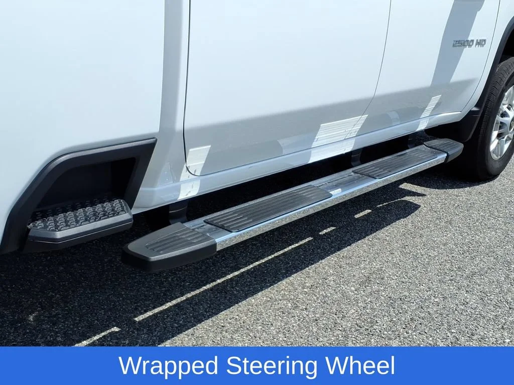 Used 2025 Summit White Chevrolet LT image 34