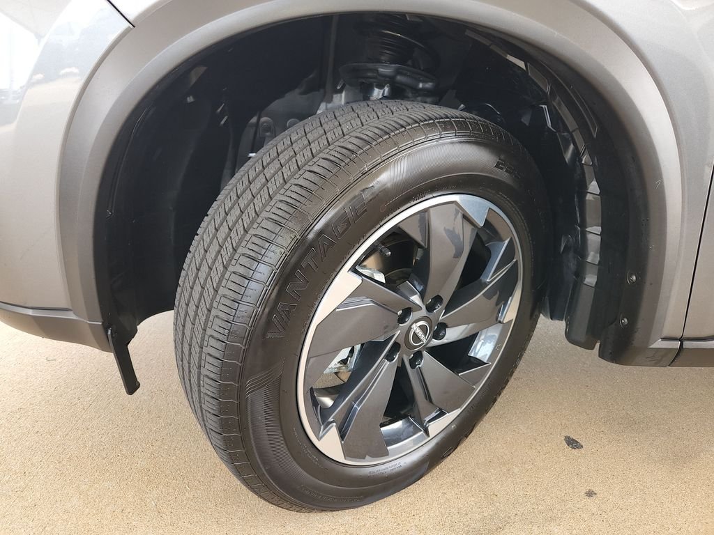 Used 2025 Gray Nissan SV AWD image 31
