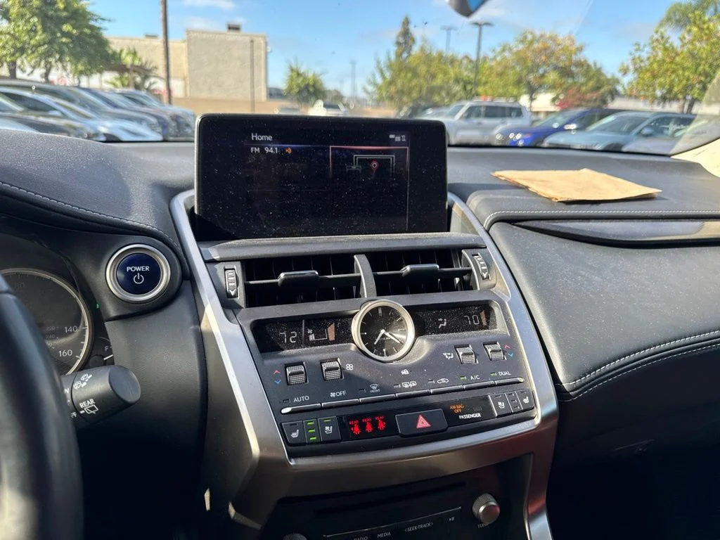 Used 2021 White Lexus 300h image 9