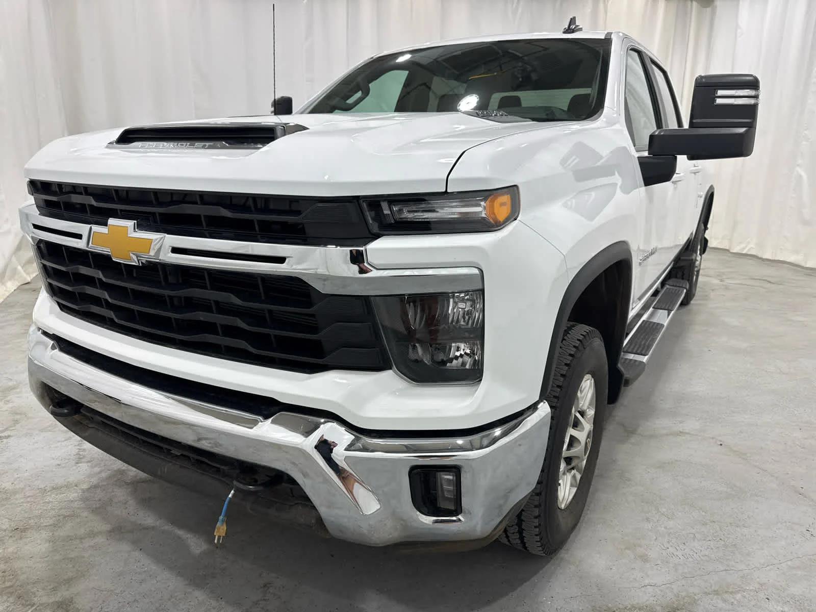 Used 2026 Summit White Chevrolet LT image 1