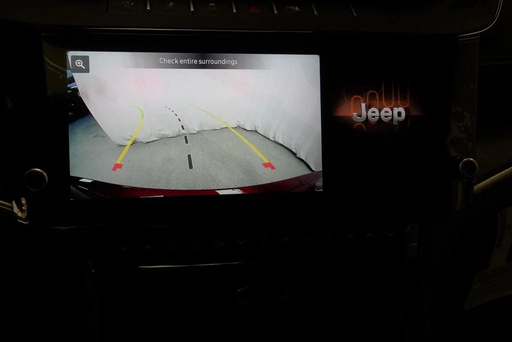 New 2026 Velvet Red Pearl-Coat Exterior Paint Jeep Altitude image 24