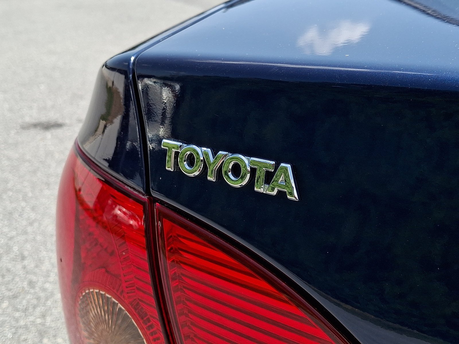 Used 2005 Indigo Ink Pearl Toyota LE image 29