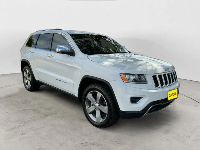 Used 2015 White Jeep Limited image 3