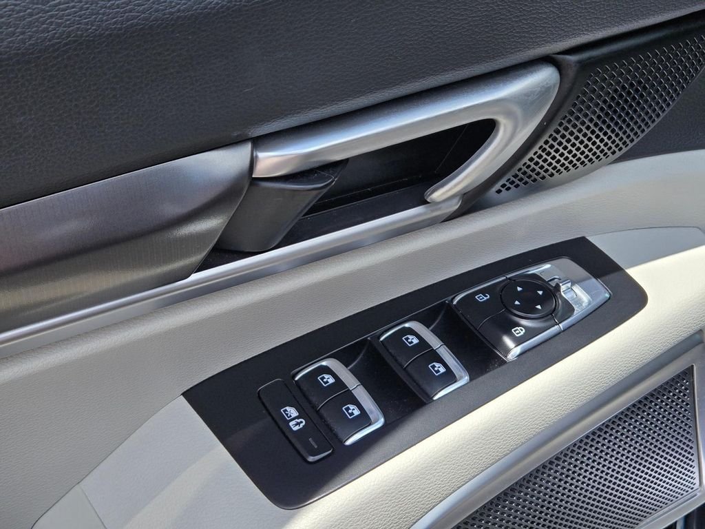 Used 2025 Black Kia S image 14