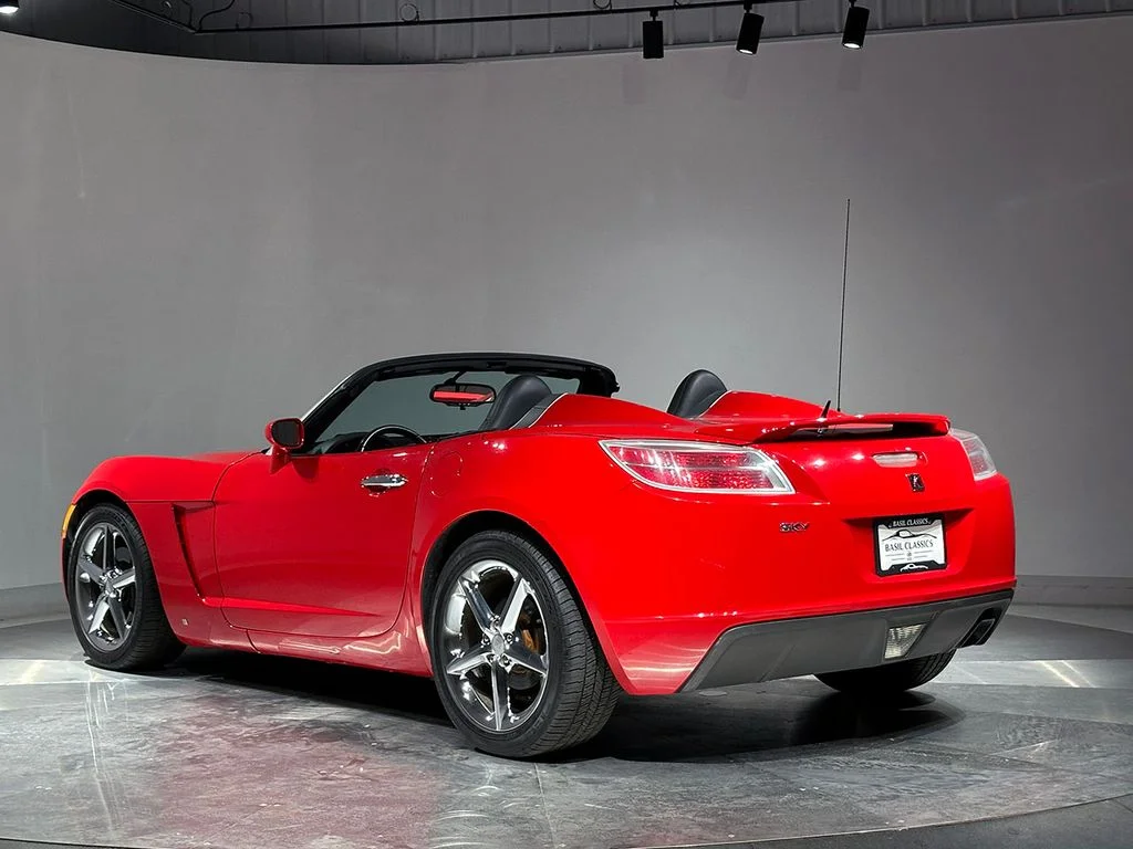 Used 2007 Red Saturn Base image 9
