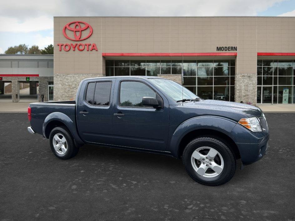 Used 2016 Arctic Blue Nissan SV image 3
