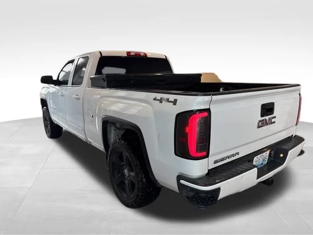 Used 2015 White GMC Base image 11
