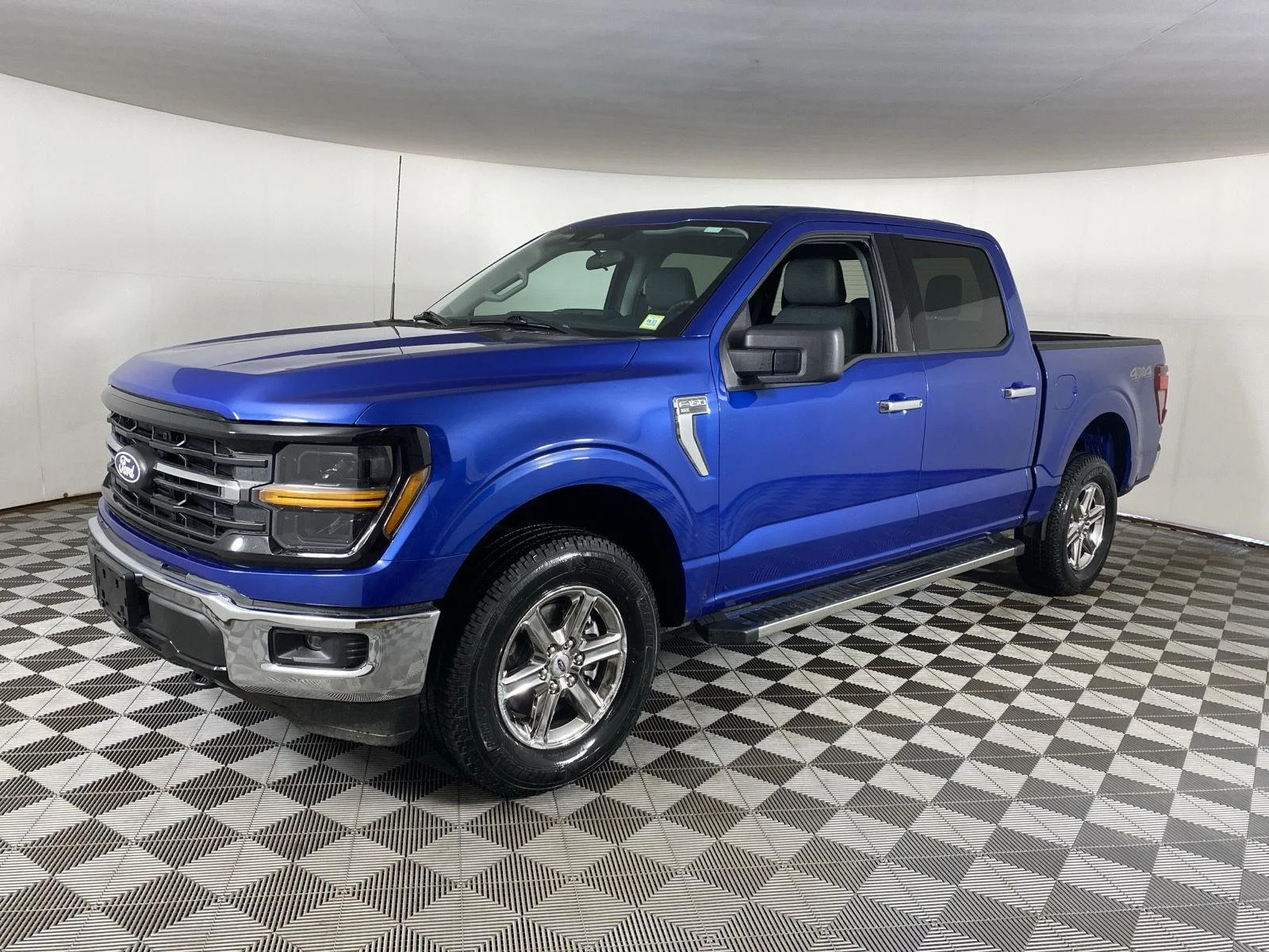 Used 2025 Atlas Blue Ford XLT image 3