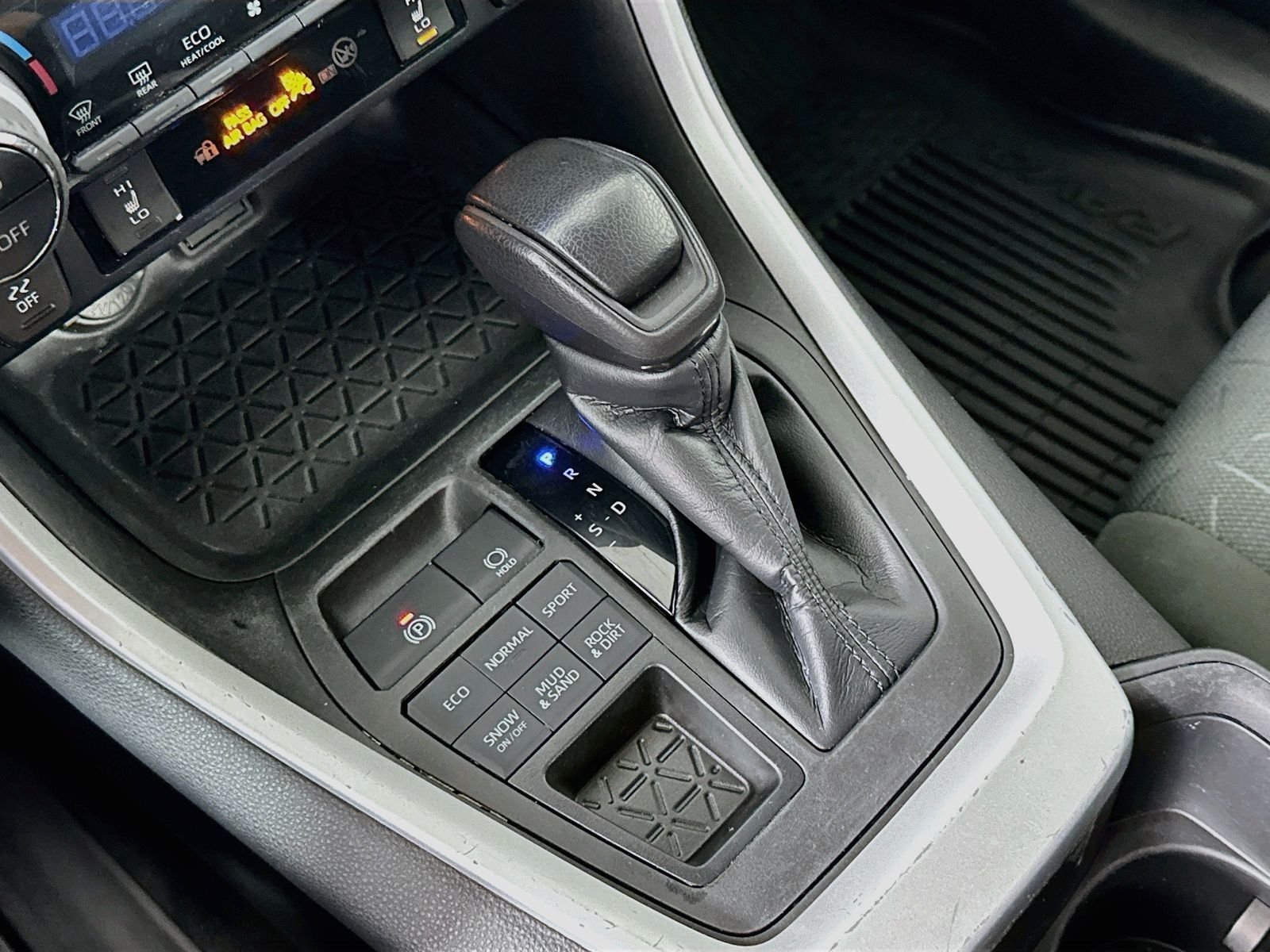 Used 2023 Ice Toyota XLE image 18