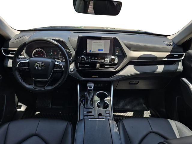 Used 2023  Toyota XLE image 9