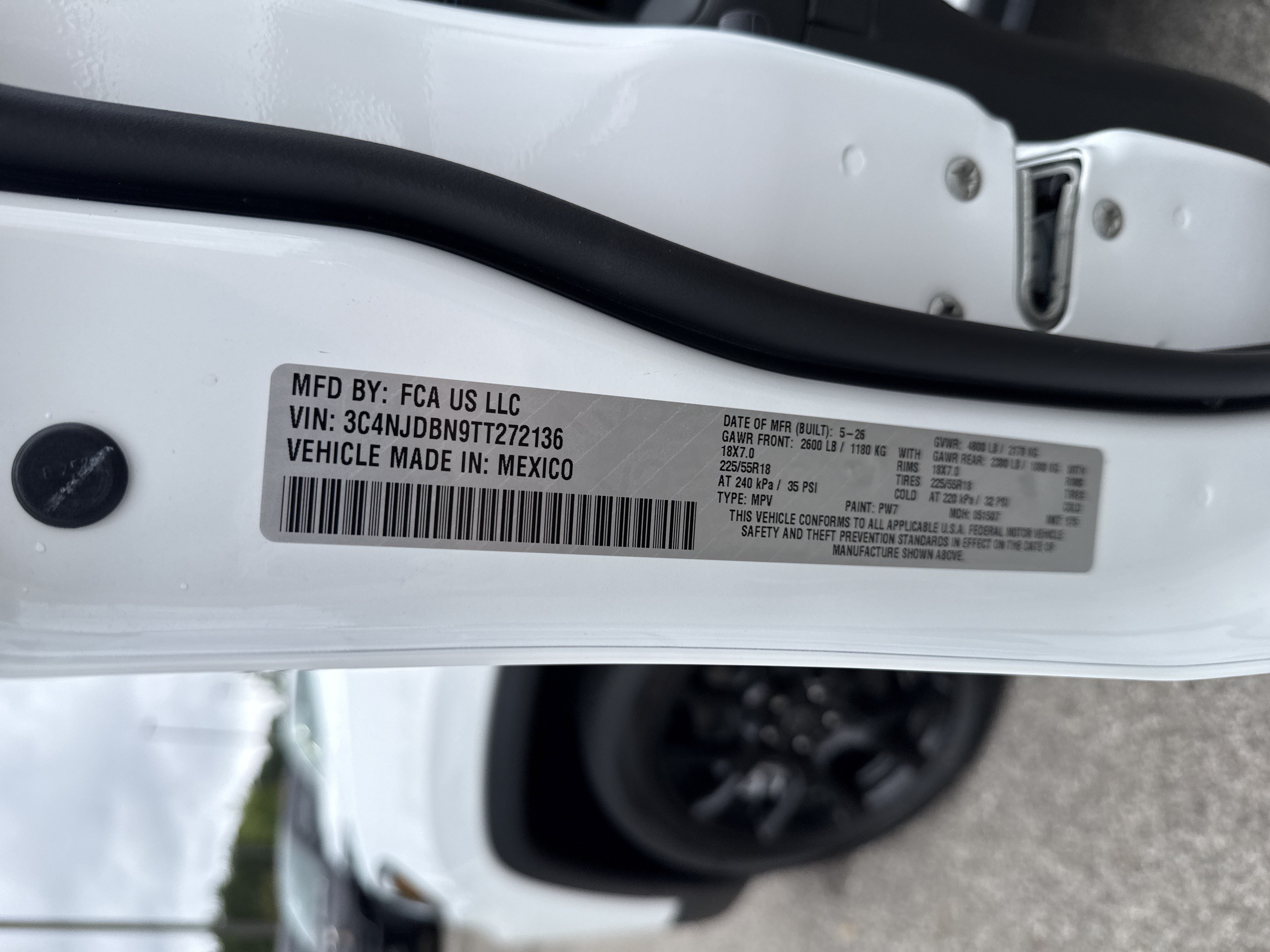 New 2026 Bright White Clear-Coat Exterior Paint Jeep Latitude image 32