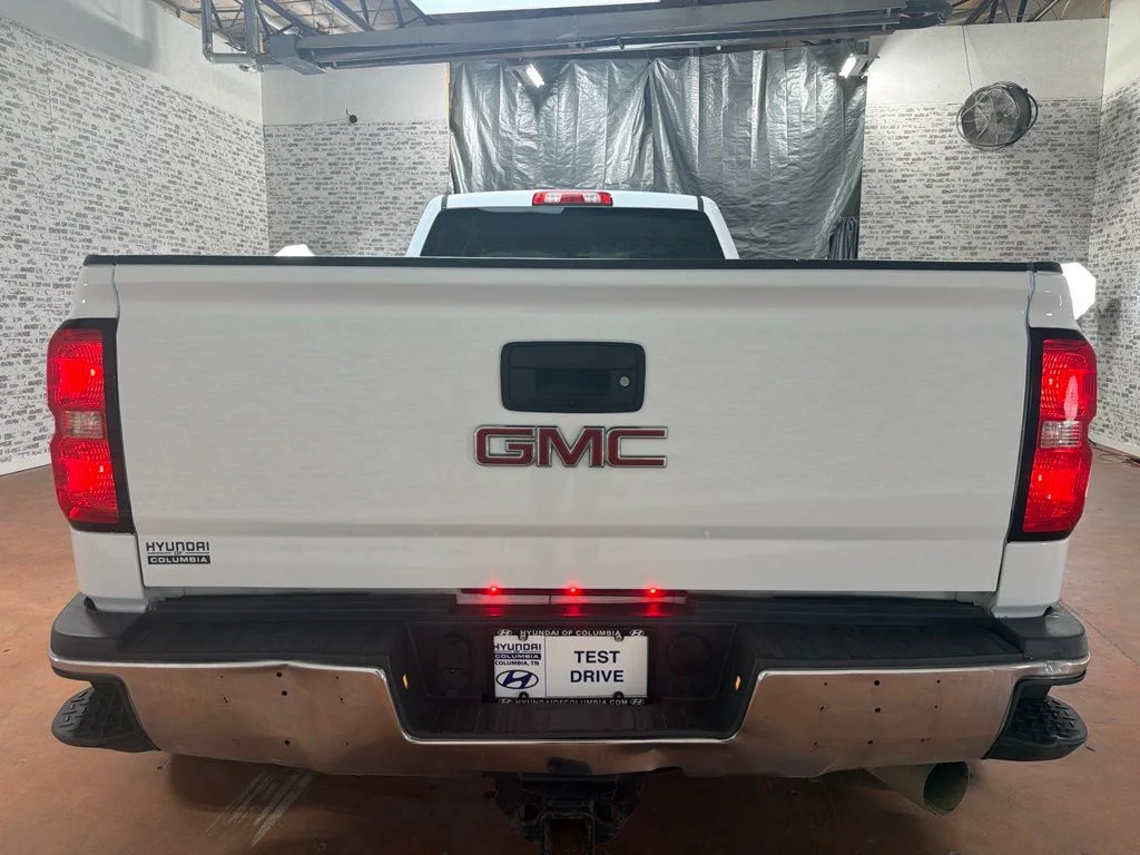 Used 2018 Summit White GMC Base image 6