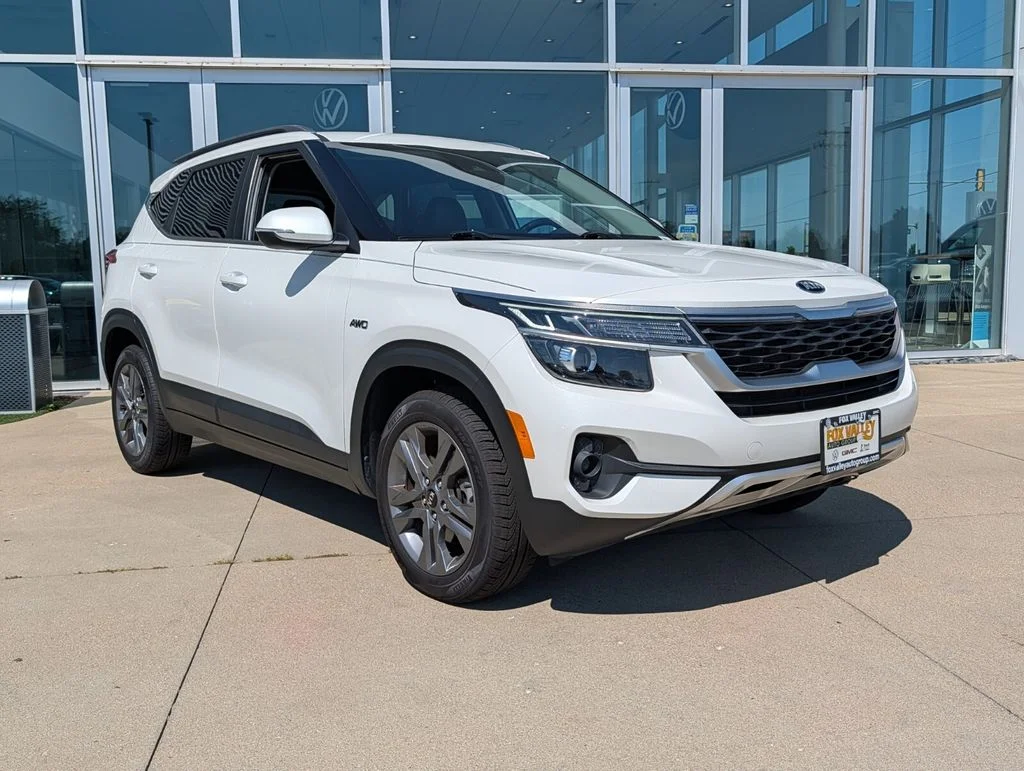 Used 2021 Kia Seltos S with VIN KNDEUCAA9M7115468 for sale in Crystal Lake, IL