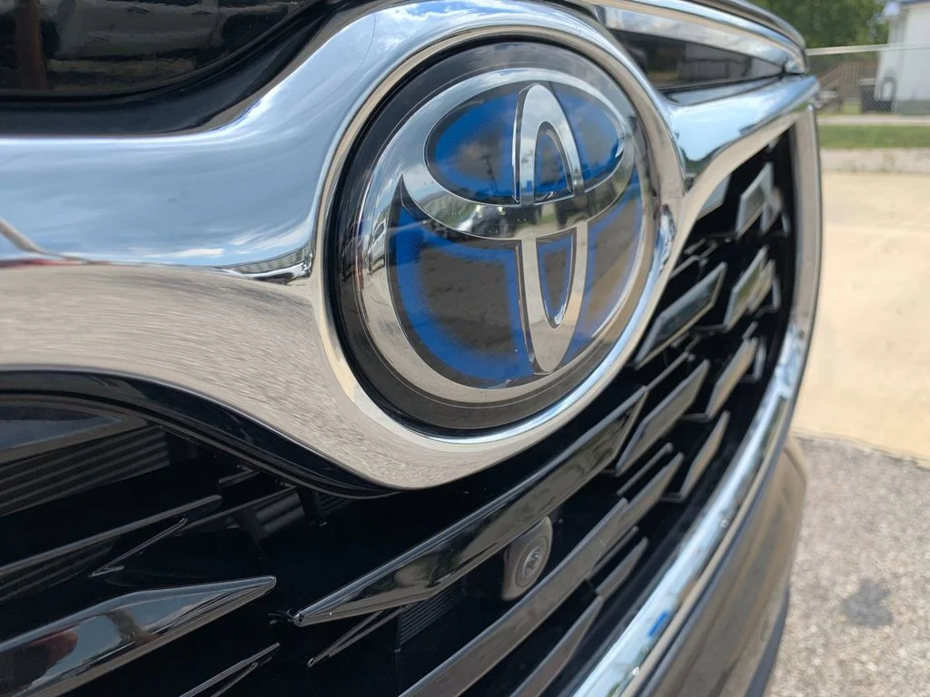 Used 2022 Black Toyota Platinum image 37