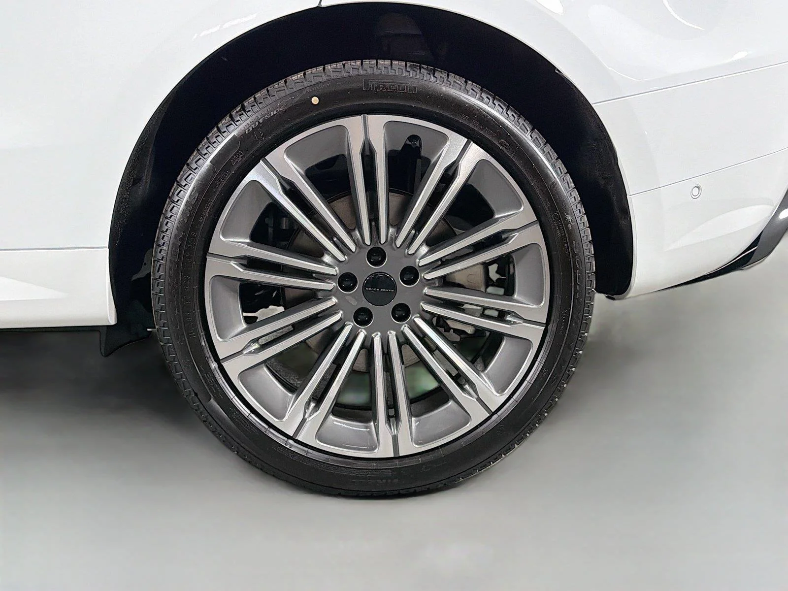 Certified Used 2026 Fuji White Land Rover Dynamic SE P400 image 30