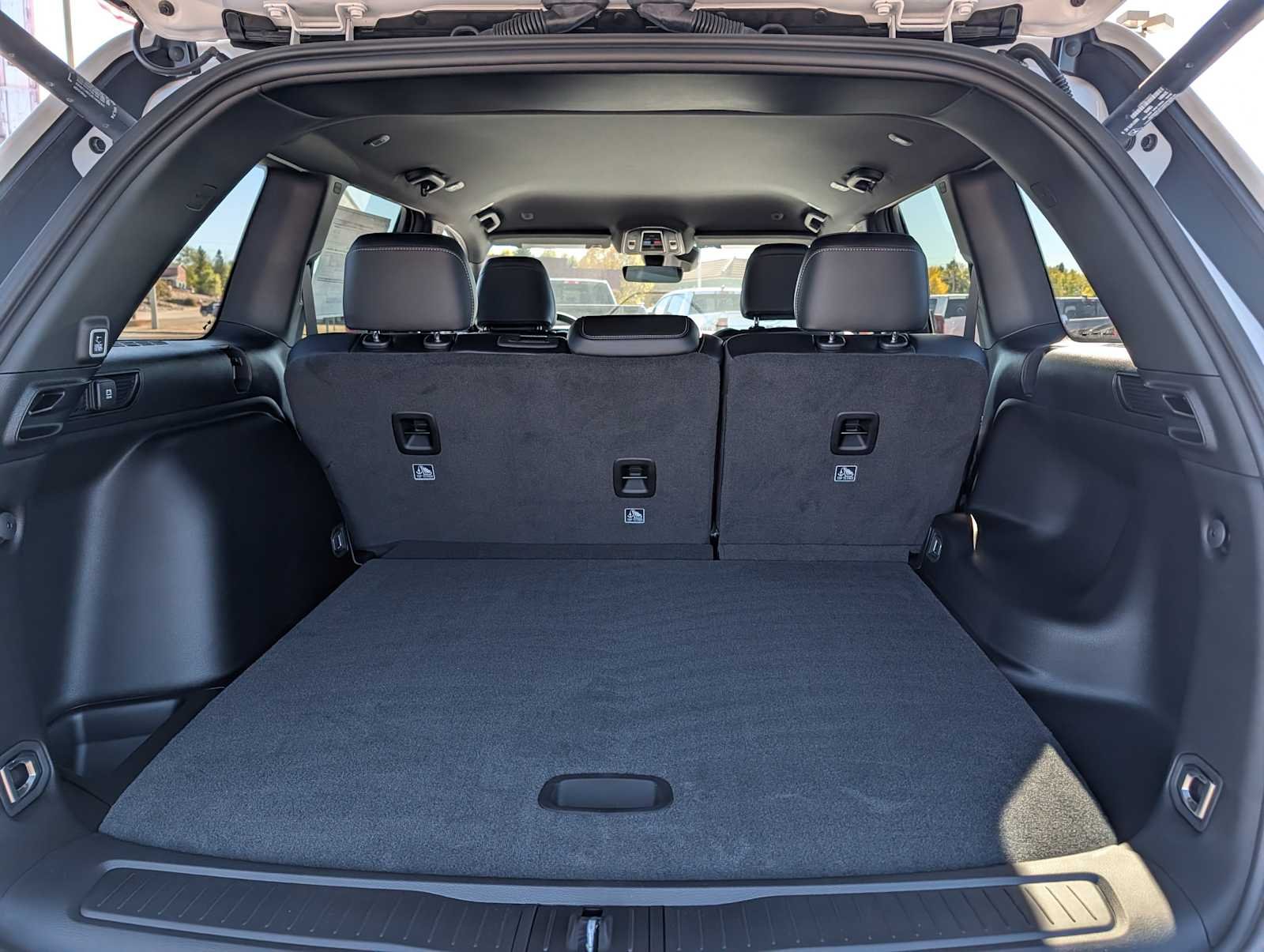 New 2026 Bright White Clear-Coat Exterior Paint Jeep Laredo Altitude image 13