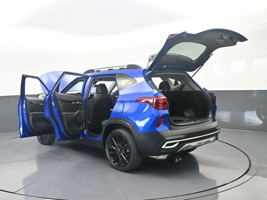 Used 2022 Neptune Blue Kia Nightfall image 73