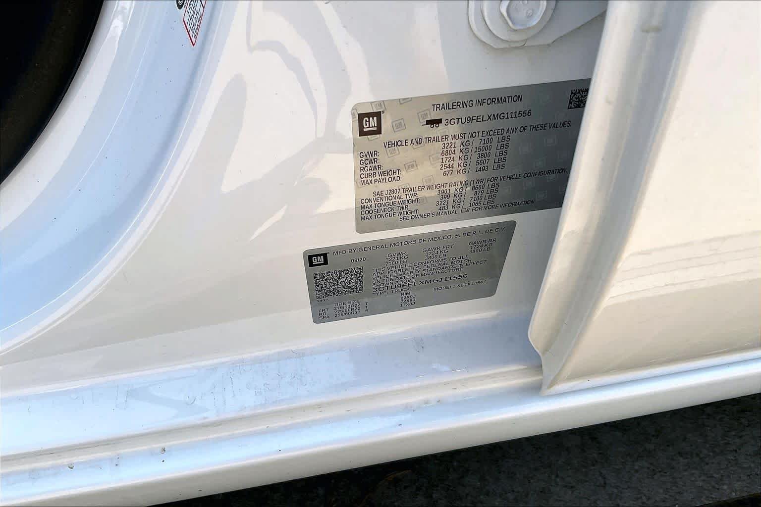 Used 2021 White Frost Tricoat GMC Denali image 34