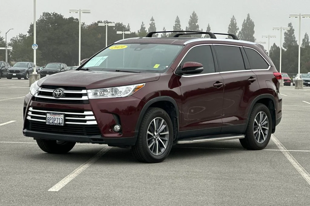 Used 2019 Ooh La La Rouge Mica Toyota XLE image 8