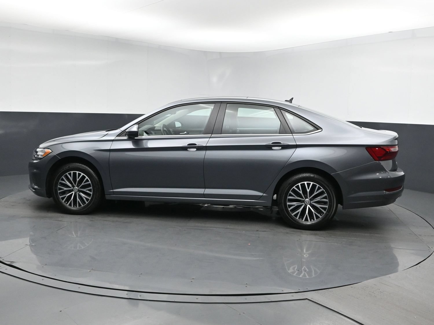Used 2021 Gray Volkswagen  image 4