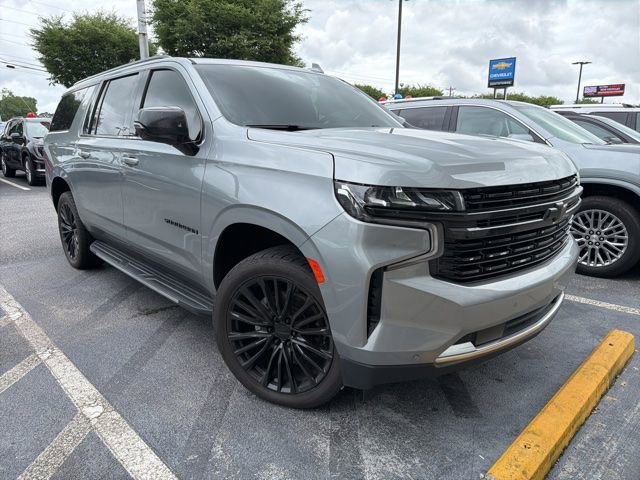 2023 Chevrolet Suburban 4WD 1500 Premier's photo