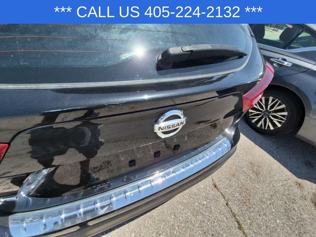 Used 2022  Nissan SL image 8