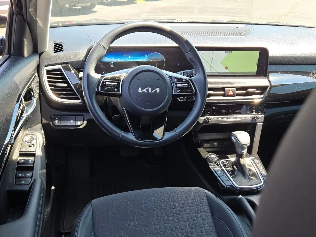 Used 2024 Black Kia S image 17