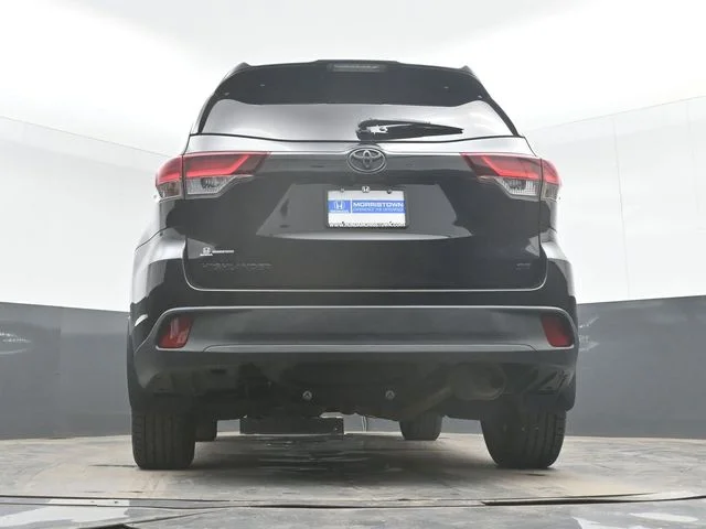 Used 2019 Midnight Black Metallic Toyota SE image 50