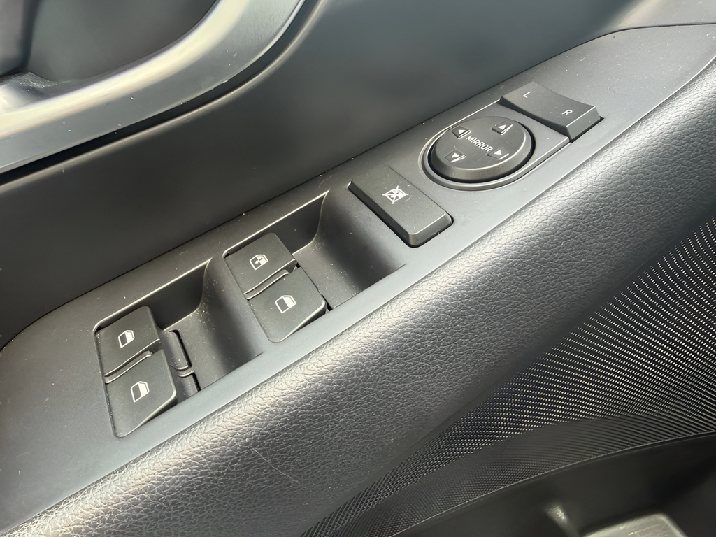 Used 2018 Silver Hyundai Base image 24