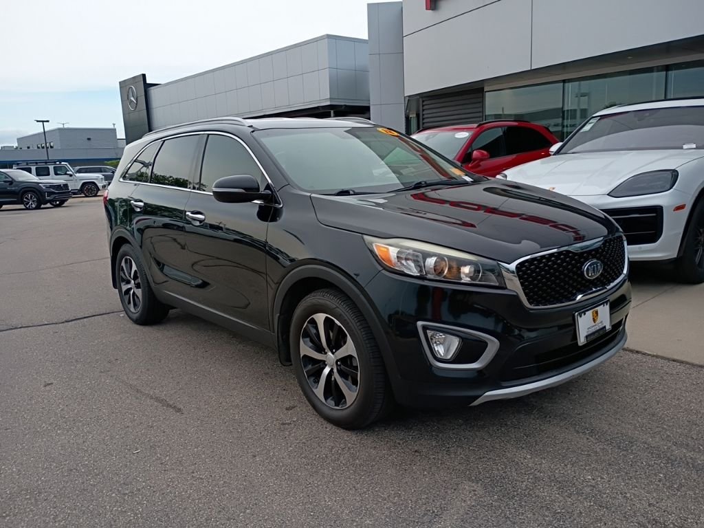 Used 2018 Kia Sorento EX with VIN 5XYPH4A54JG361932 for sale in Glendale, WI