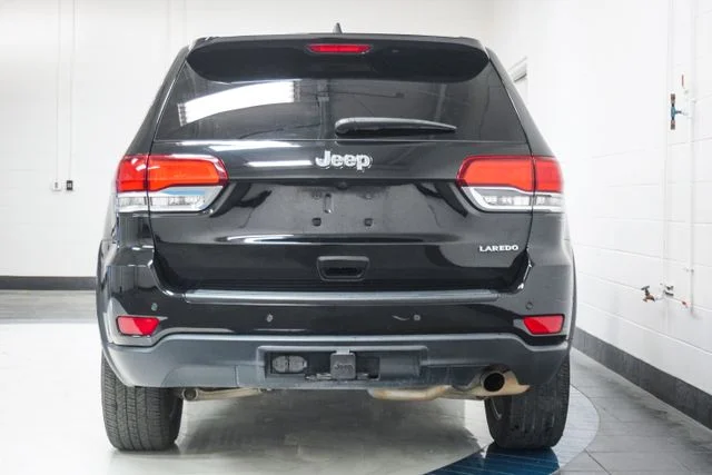Used 2022 Black Jeep Laredo E image 25