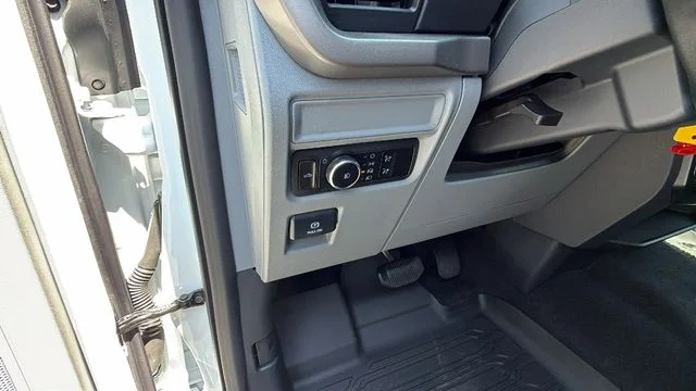 New 2026 Oxford White Ford XLT image 65