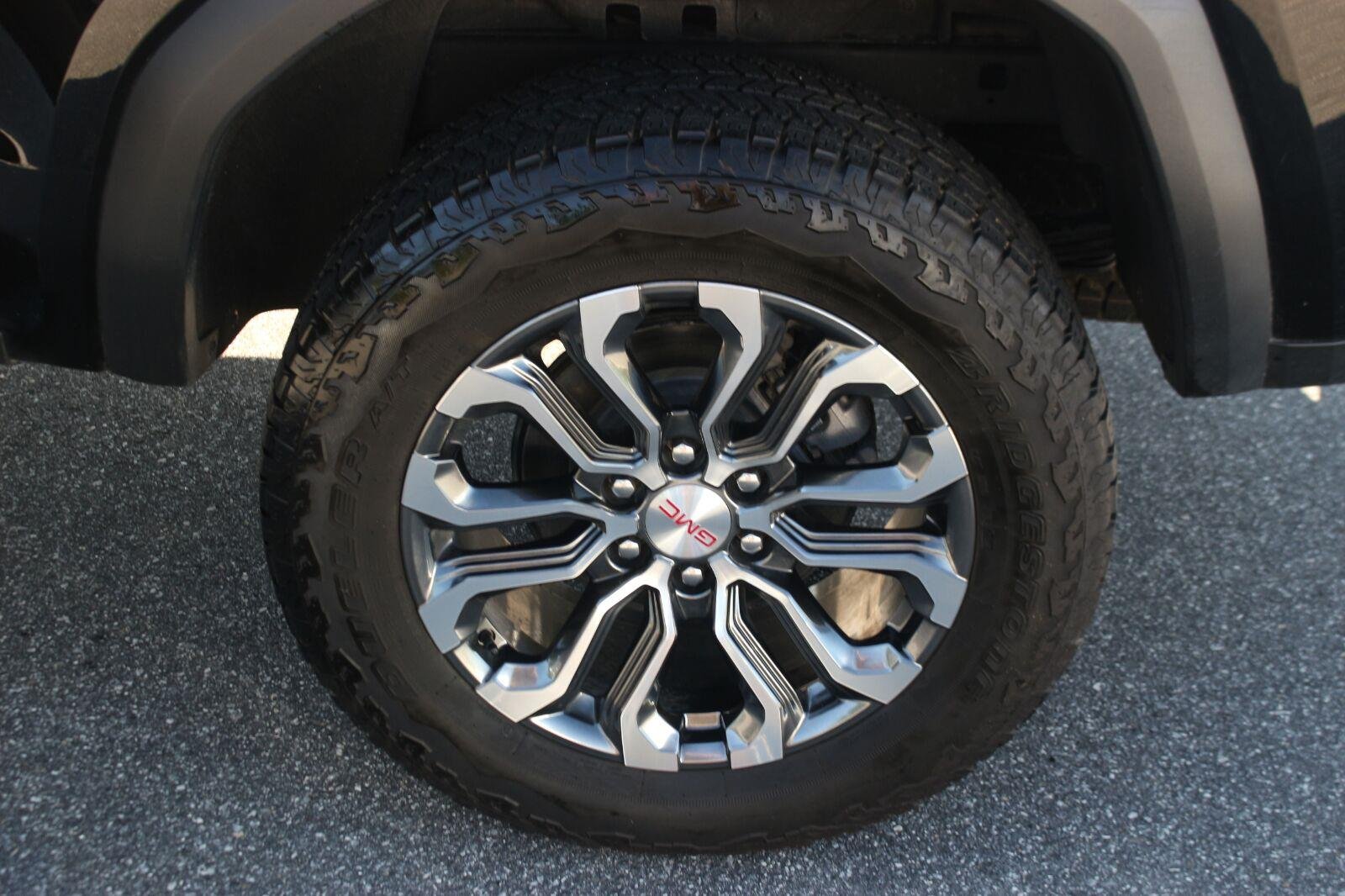 Used 2024 Onyx Black GMC Denali image 38