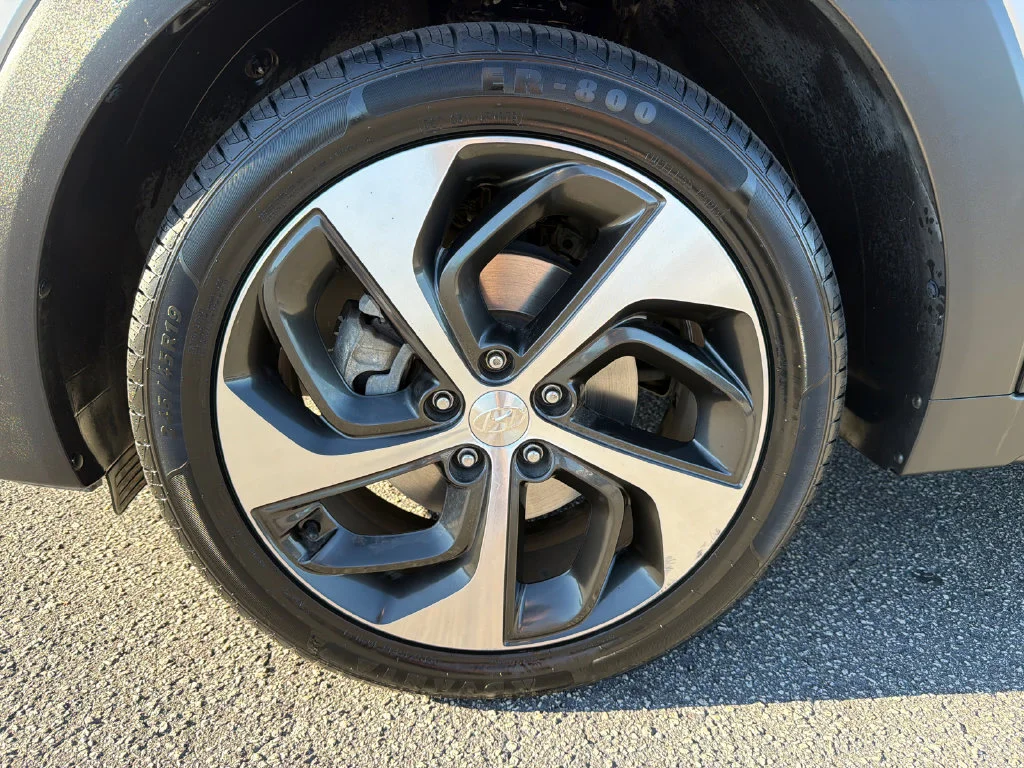 Used 2016 Silver Hyundai Limited image 11