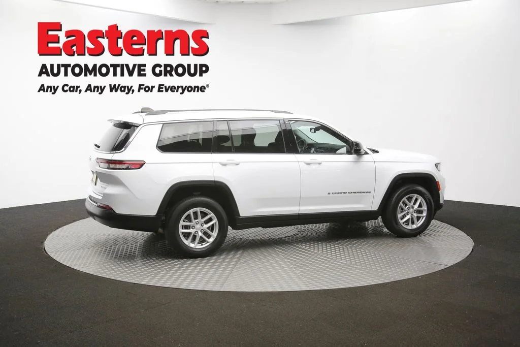 Used 2023 White Jeep Laredo image 44