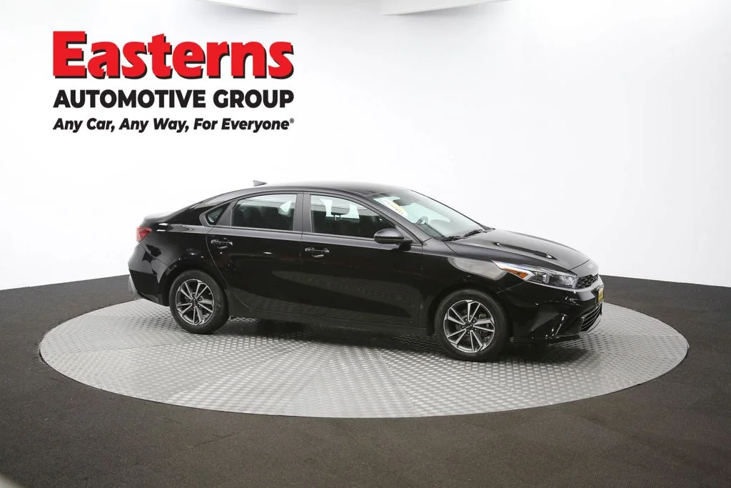 Used 2022 Black Kia LXS image 44